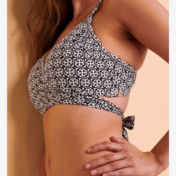 Turquoise Couture Black and White Patterned Bikini Top - Picture 3 of 8